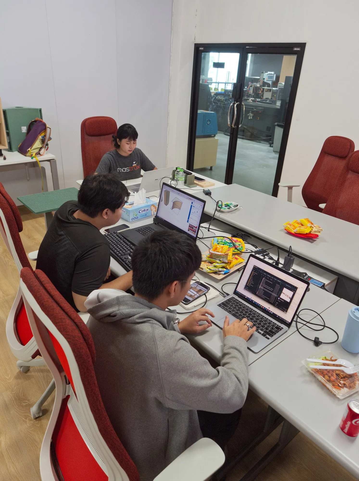 ผู้เรียนกำลังออกแบบงานในคอร์ส PanelOrca